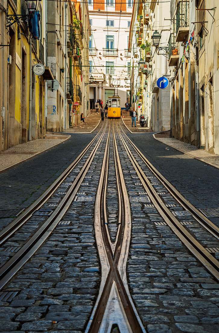 Ansicht der Standseilbahn Elevador da Bica, Lissabon, Portugal, Europa