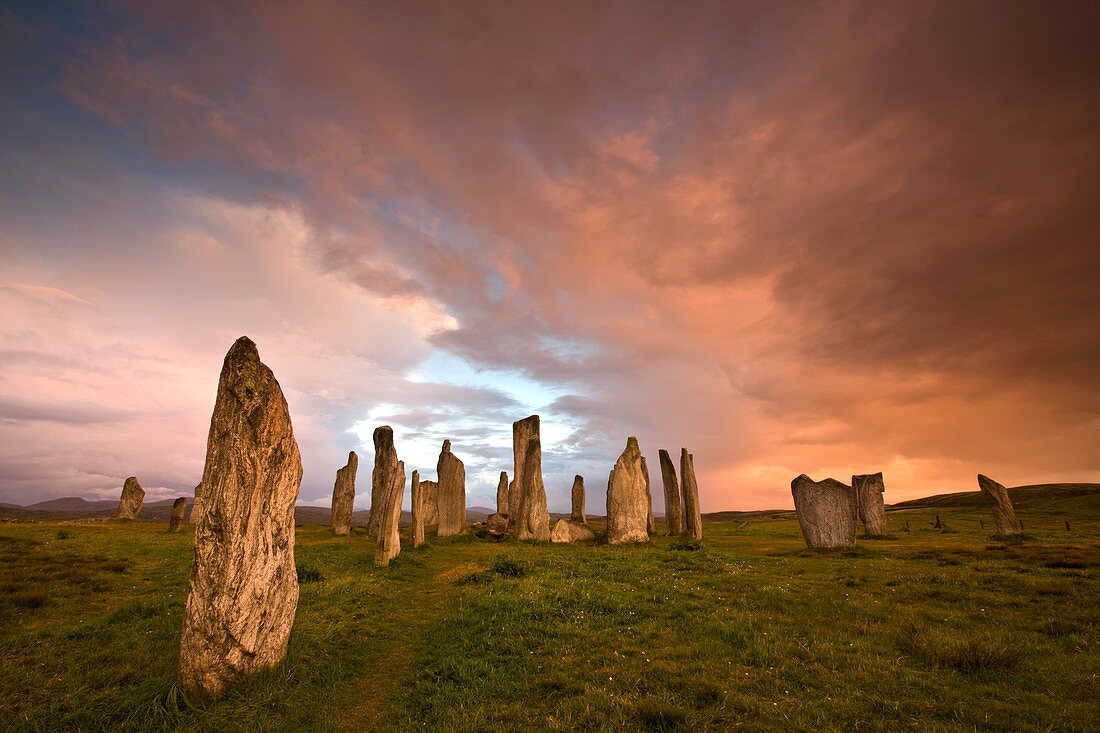 Steinkreise von Callanish im Morgengrauen, Callanish, nahe Carloway, Isle of Lewis, Äußere Hebriden, Schottland, Vereinigtes Königreich, Europa