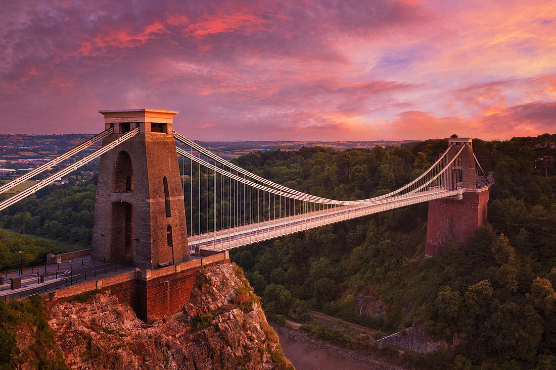 Clifton Hängebrücke bei Sonnenuntergang, Clifton Downs, Bristol, England, Vereinigtes Königreich, Europa