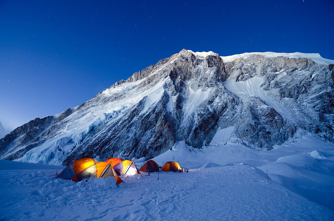 Zelte im Lager 1 auf dem Mount Everest, Solu Khumbu Everest Region, Sagarmatha Nationalpark, UNESCO-Weltkulturerbe, Nepal, Himalaya, Asien