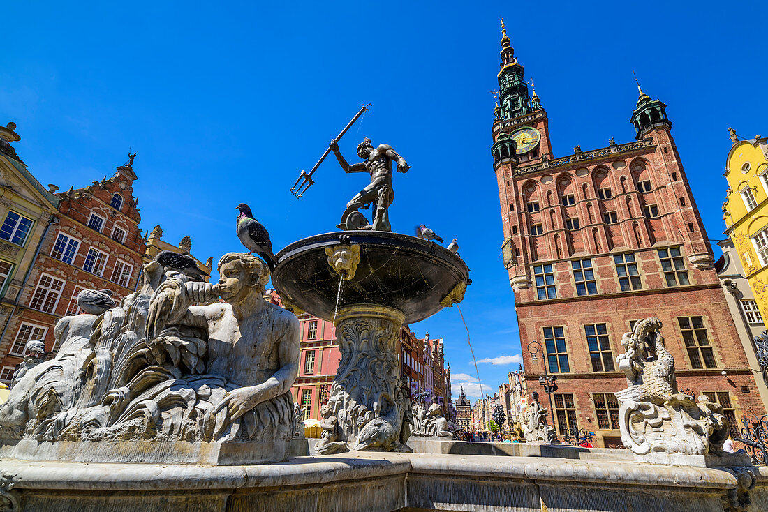 Gdansk, Main City, old town, Dlugi Targ street (Long Market), City Hall with tower, fountain of Neptune. Gdansk, Main City, Pomorze region, Pomorskie voivodeship, Poland, Europe