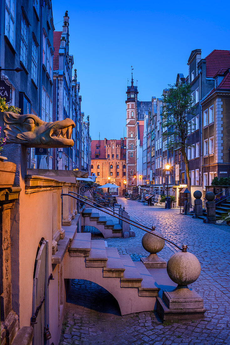 Mariacka-Straße, berühmt für ihre Geschäfte mit Bernsteinschmuck und Kunstgalerien, Danzig, Polen, Europa
