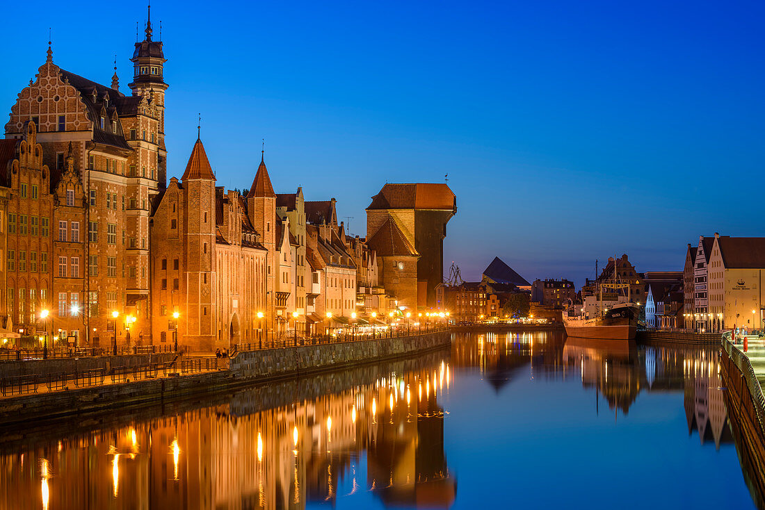 Altstadt am Fluss Motlawa, Mottlau am Krantor, Danzig, Polen, Europa