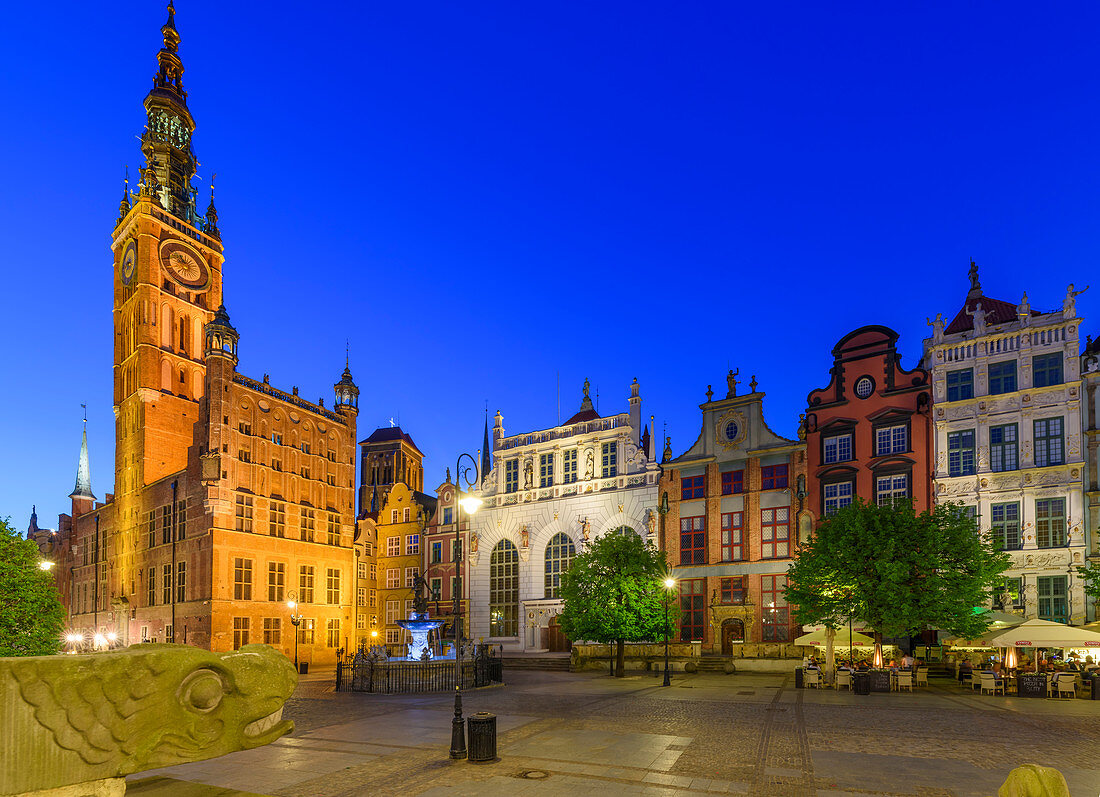 Gdansk, Main City, old town, Dlugi Targ street (Long Market), City Hall with tower, Artus Court (white building). Gdansk, Main City, Pomorze region, Pomorskie voivodeship, Poland, Europe