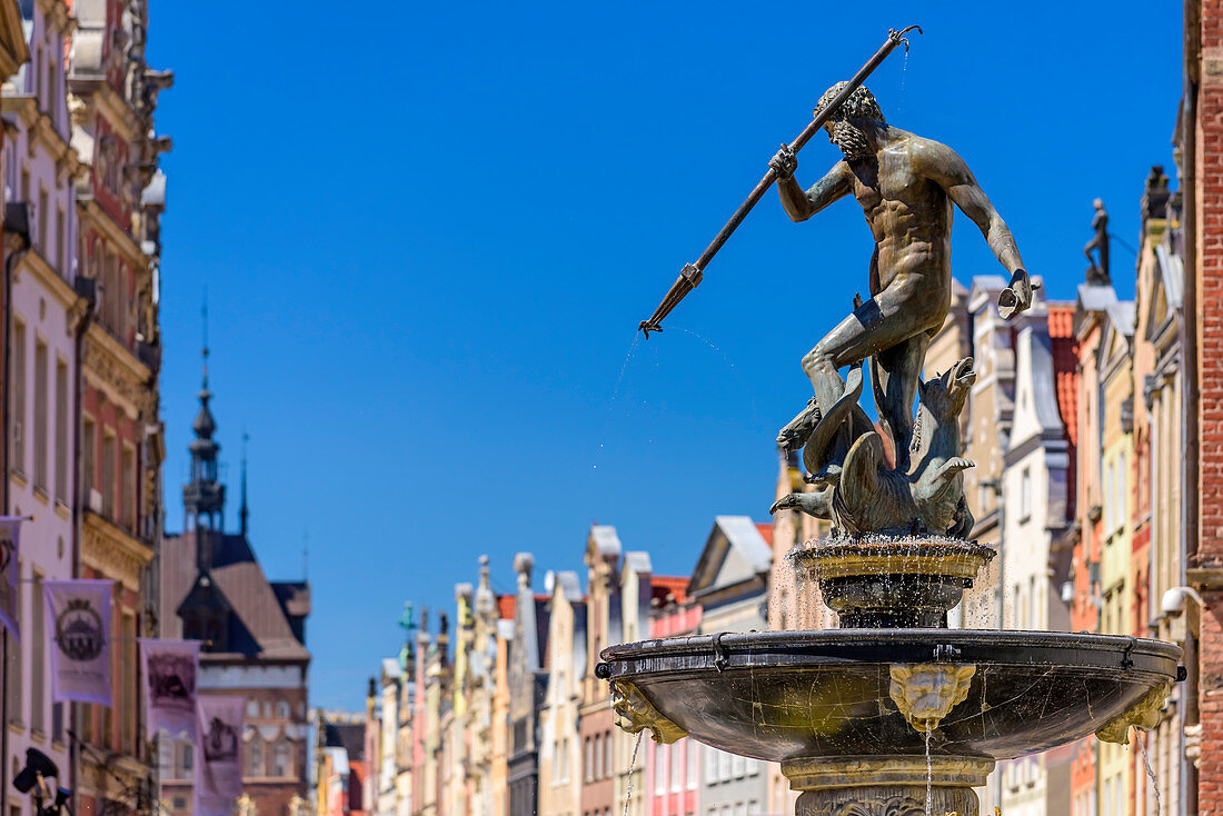 Gdansk, Main City, old town, fountain of Neptune, Dluga (Long) street. Gdansk, Main City, Pomorze region, Pomorskie voivodeship, Poland, Europe
