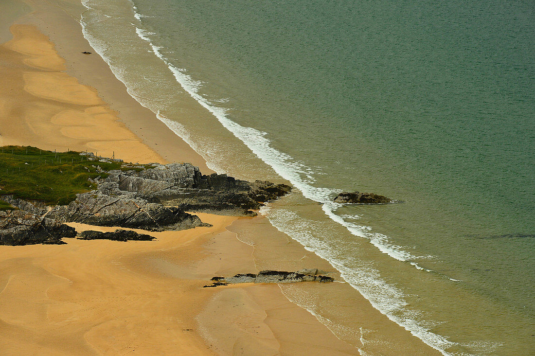 Blick auf den Strand bei Portsalon, County Donegal, Irland