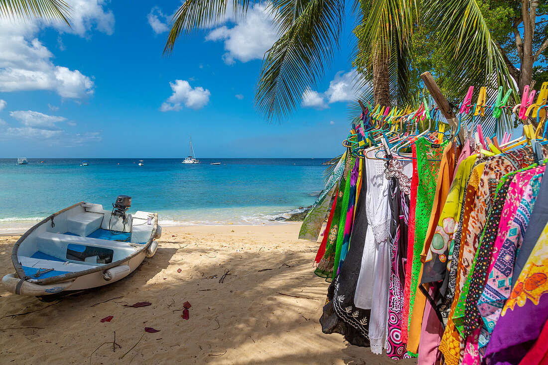 Boote auf dem karibischen Meer von der Westküste bei Holetown aus gesehen, Barbados, Westindische Inseln, Karibik, Mittelamerika