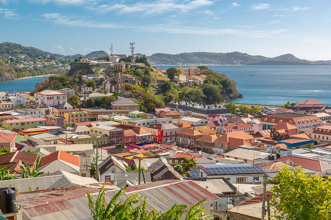 Blick auf die Stadt St. Georges und das Karibische Meer, St. George's, Grenada, Windward-Inseln, Westindische Inseln, Karibik, Mittelamerika