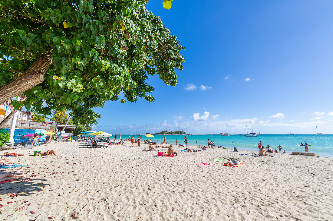 Blick auf Phare du Gosier vom Strand La Datcha, Pointe-a-Pitre, Guadeloupe, Französische Antillen, Westindische Inseln, Karibik, Mittelamerika