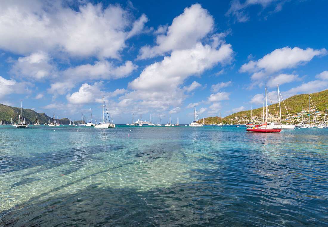 Boote in Port Elizabeth, Admiralty Bay, Bequia, The Grenadines, St. Vincent und The Grenadines, Windward Islands, Westindische Inseln, Karibik, Mittelamerika