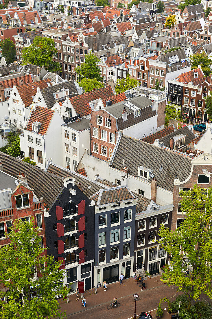 Blick auf die Dächer und Häuser des Jordaan-Viertels in Amsterdam, Nordholland, Niederlande, Europa