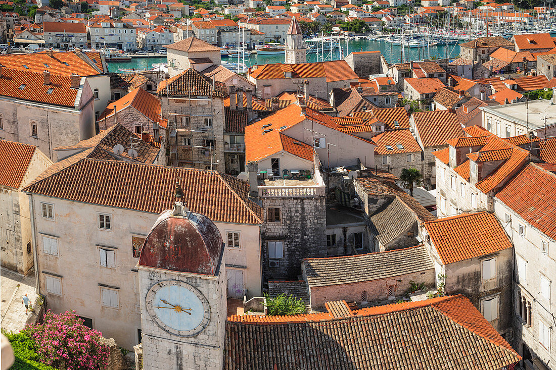 Blick von der St. Laurentius Kathedrale über die Altstadt, Trogir, UNESCO-Weltkulturerbe, Dalmatien, Kroatien, Europa