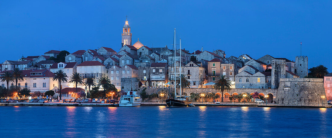 Hafen und Altstadt von Korcula, Insel Korcula, Dalmatien, Kroatien, Europa