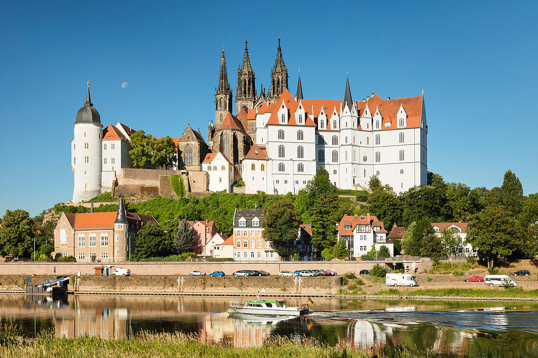 View over Elbe Ribe to Albrechtsburg Castle and Cathedral, Meissen, Saxony, Germany, Europe