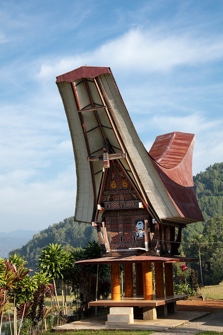 Ein traditionelles Torajan Tongkonan Langhaus, Tana Toraja, Sulawesi, Indonesien, Südostasien, Asien