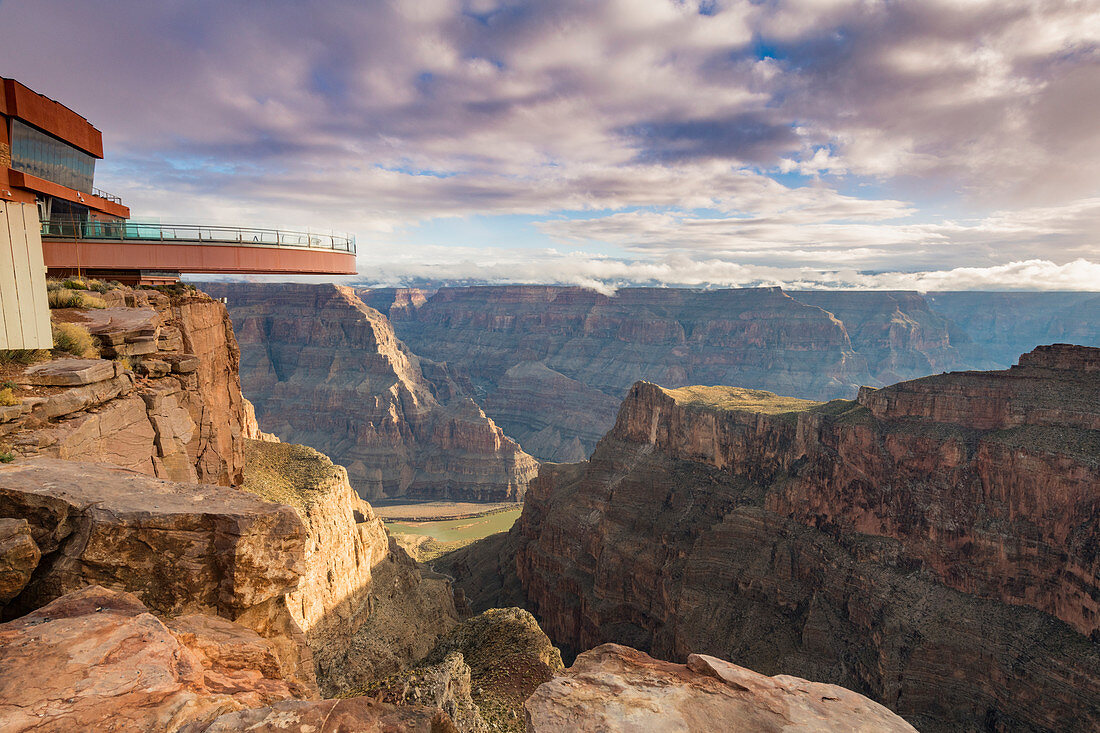 Grand Canyon Skywalk und Colorado River, UNESCO-Weltkulturerbe, Arizona, Vereinigte Staaten von Amerika, Nordamerika