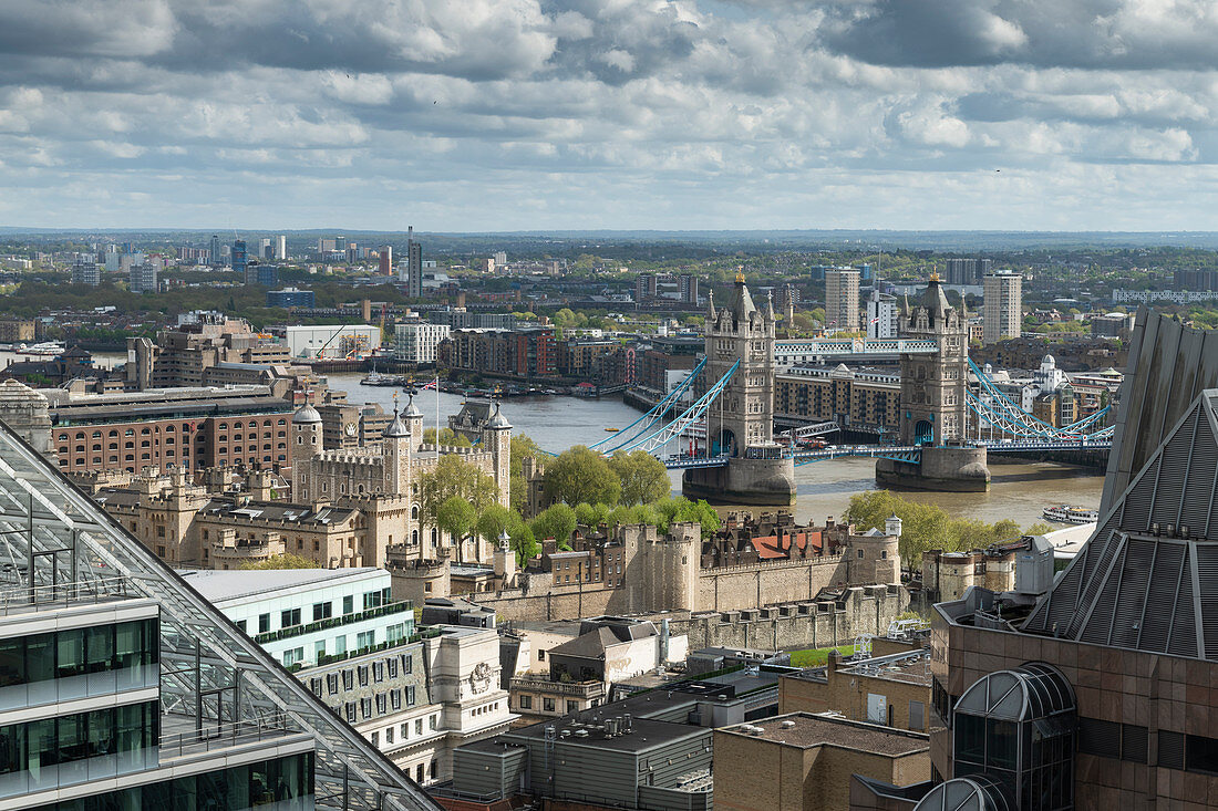 Tower Bridge und Tower of London, London, England, Vereinigtes Königreich, Europa