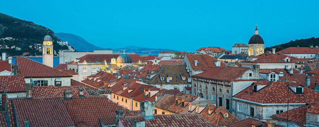 Blick auf Dubrovnik von den Stadtmauern, UNESCO-Weltkulturerbe, Dubrovnik, Kroatien, Europa