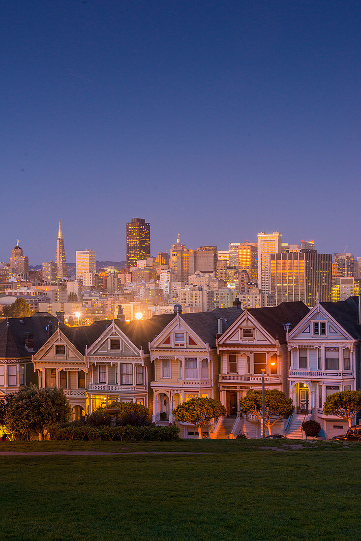 Painted Ladies am Alamo Square, San Francisco, Kalifornien, Vereinigte Staaten von Amerika, Nordamerika