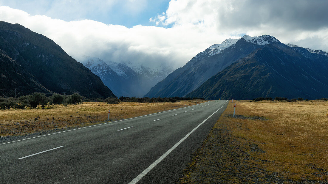Straße im Mount Cook National Park, UNESCO-Weltkulturerbe, Canterbury, Südinsel, Neuseeland, Pazifik