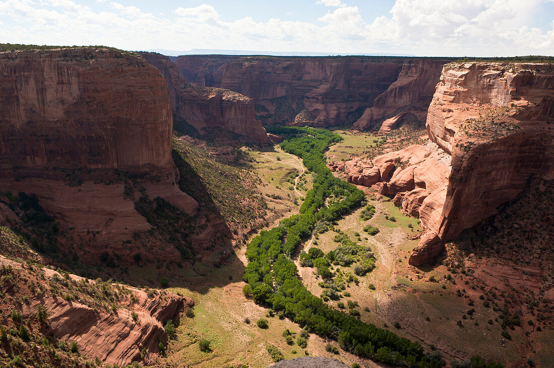 Blick auf den Canyon De Chelly in Arizona von seinem Südrand aus, Arizona, Vereinigte Staaten von Amerika, Nordamerika