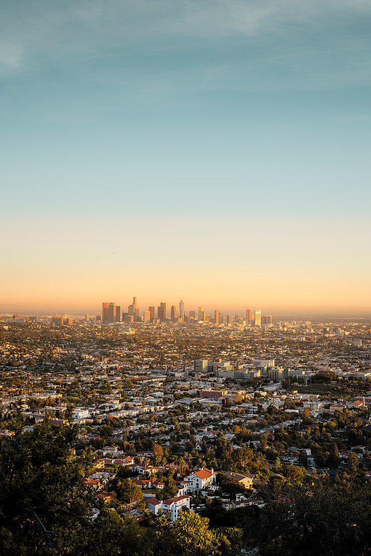 Die Skyline von Los Angeles City, aufgenommen vom Griffith Observatory, Los Angeles, Kalifornien, Vereinigte Staaten von Amerika, Nordamerika