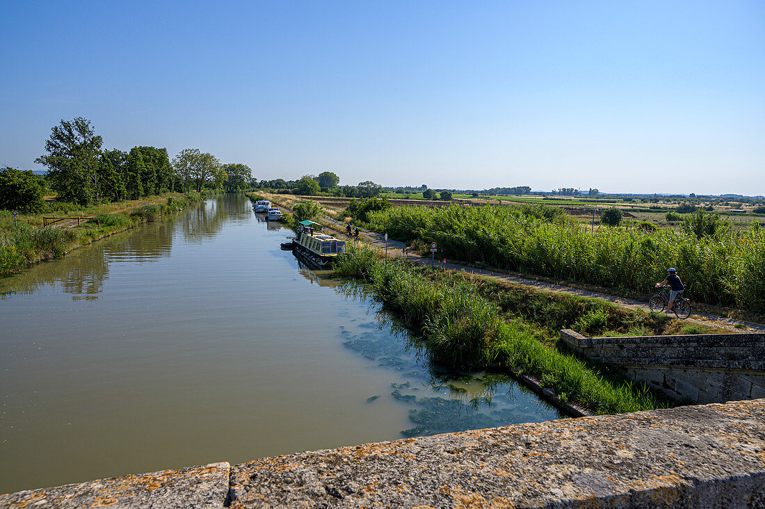 Fahrradweg entlang des canal du Midi, Okzitanien, Frankreich