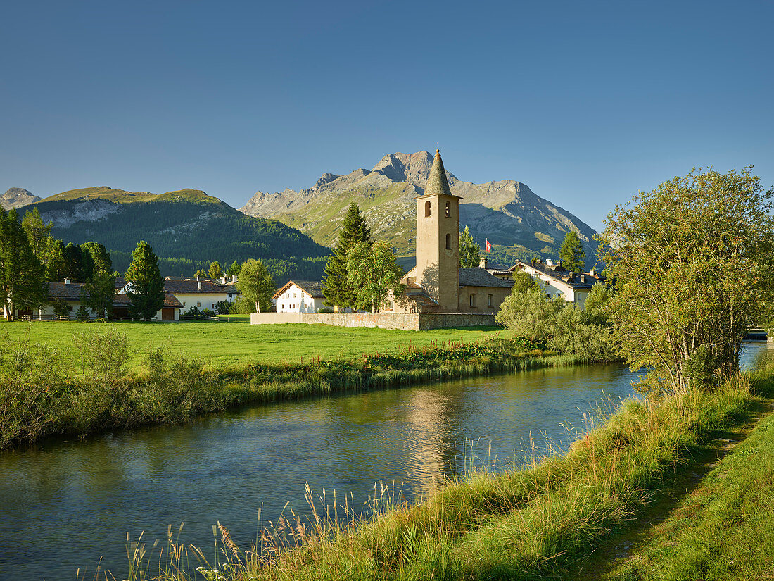 Kirche in Sils im Engadin, Fluss Inn, Graubünden, Schweiz