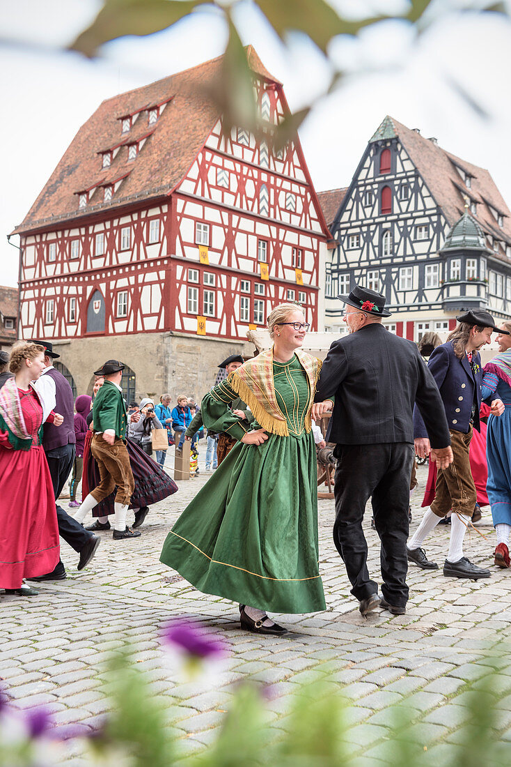 Shepherd dance in period clothing in the historic city center, Rothenburg ob der Tauber, Franconia, Romantic Road, Bavaria, Germany