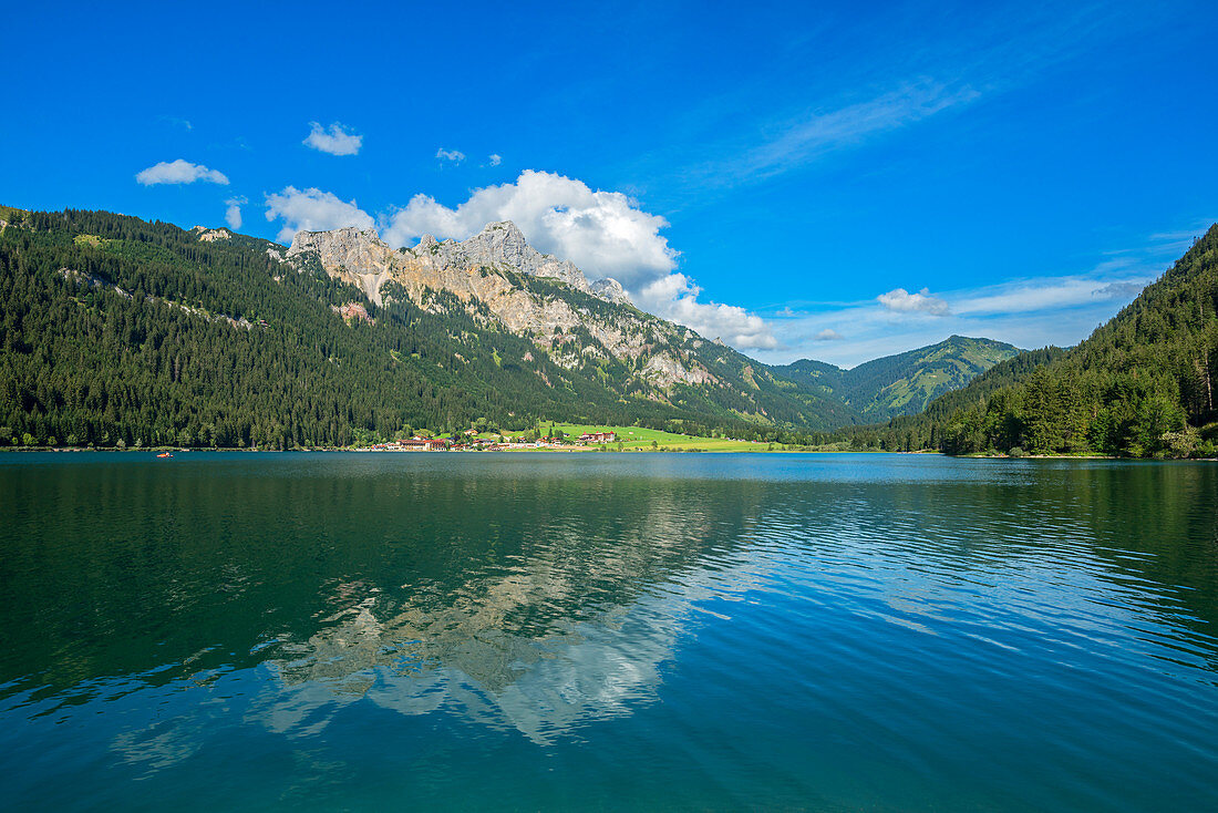 Haldensee mit Haller und Tannheimer Bergen, Allgäu, Tirol, Österreich