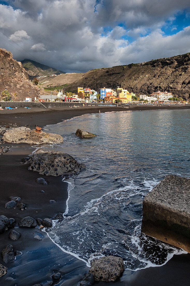 Blick auf Tazacorte, im Hintergrund die Caldera de Taburiente, La Palma, Kanarische Inseln, Spanien, Europa