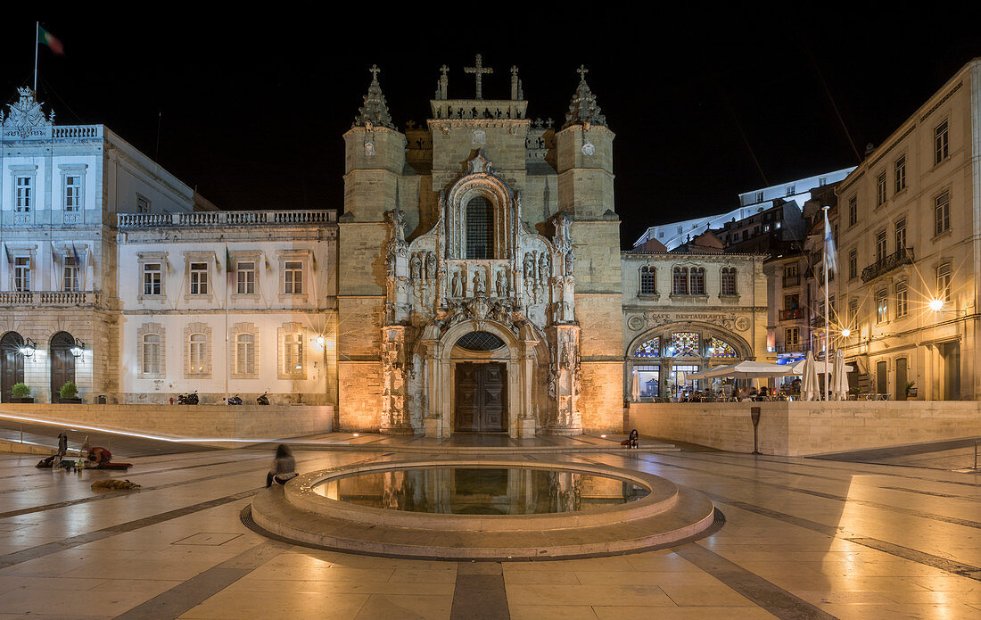 Rathaus Coimbra bei Nacht, Portugal\n