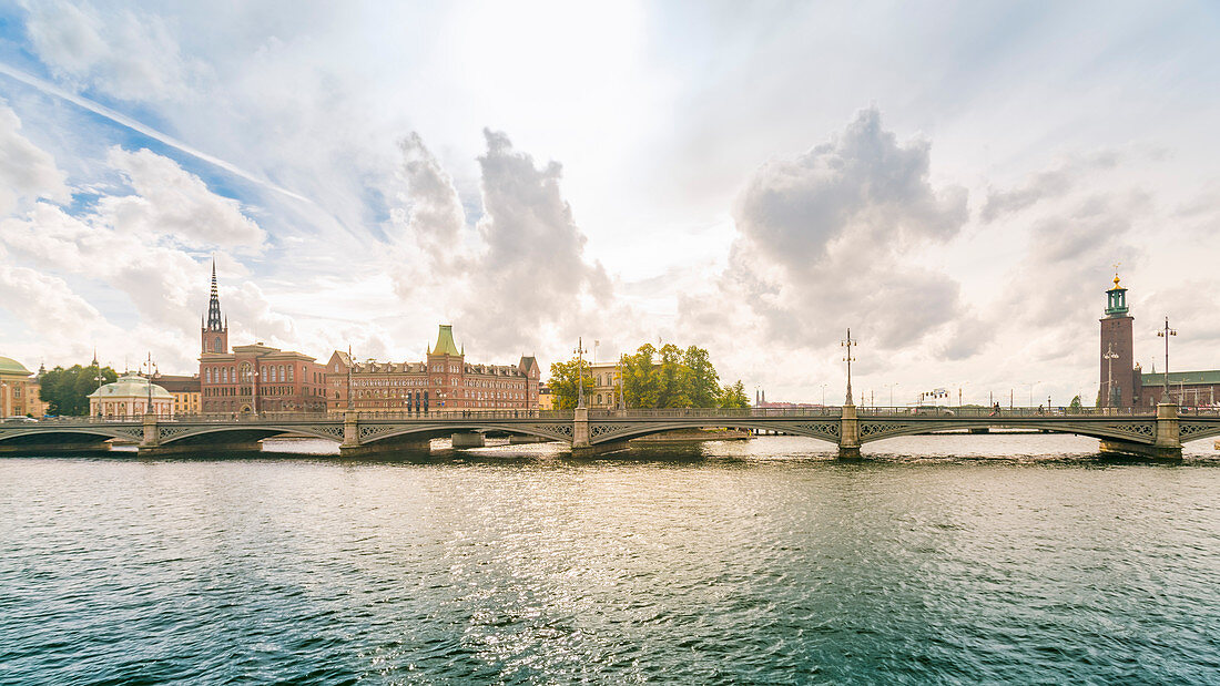 Lilla Vartan, Vasabron mit dem Rathaus im Hintergrund, Stockholm, Schweden, Skandinavien, Europa