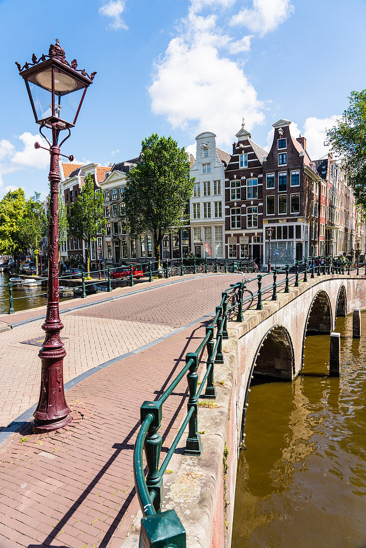 Old gabled buildings and bridge over Keisersgracht Canal, Amsterdam, North Holland, The Netherlands, Europe