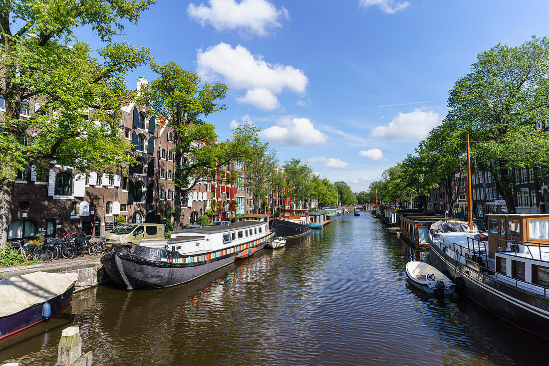 Hausboote auf der Brouwersgracht, Amsterdam, Nordholland, Niederlande, Europa