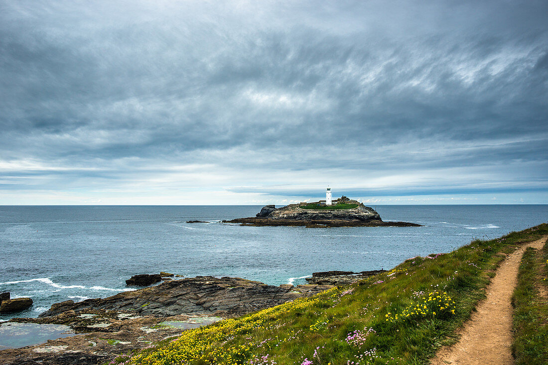 Godrevy-Leuchtturm auf der Insel Godrevy in der St. Ives Bay, Cornwall, England, Vereinigtes Königreich, Europa