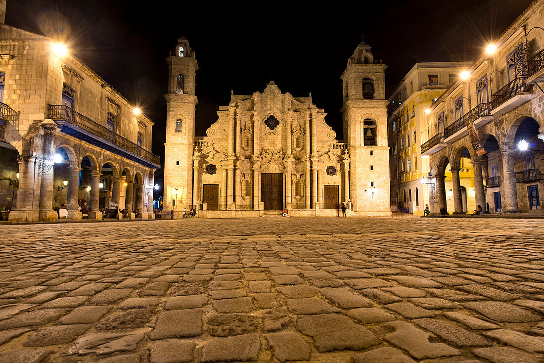 Plaza de la Catedral (Plaza of the Cathedral) in Habana Vieja (Old Havana) at night, UNESCO World Heritage Site, Havana, Cuba, West Indies, Caribbean, Central America