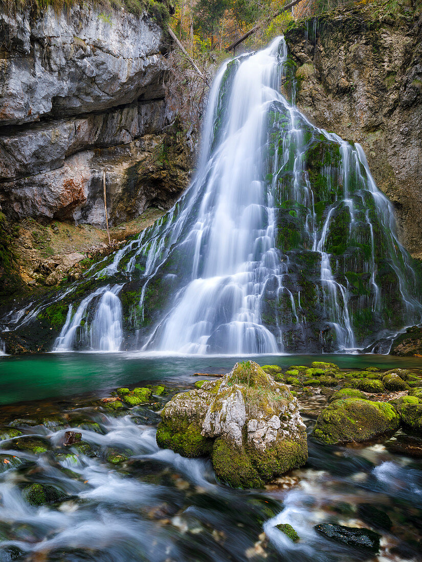 Gollinger Wasserfall im Herbst, Tennengau, Österreich