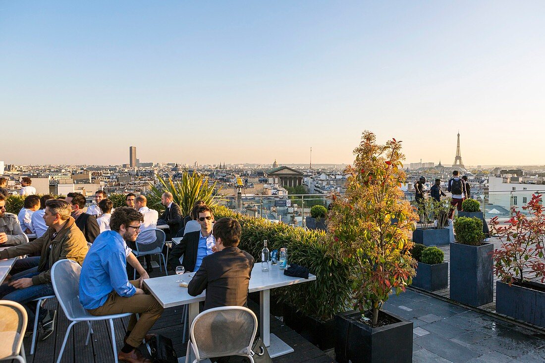France, Paris, the Printemps department store, the roof bar terrace