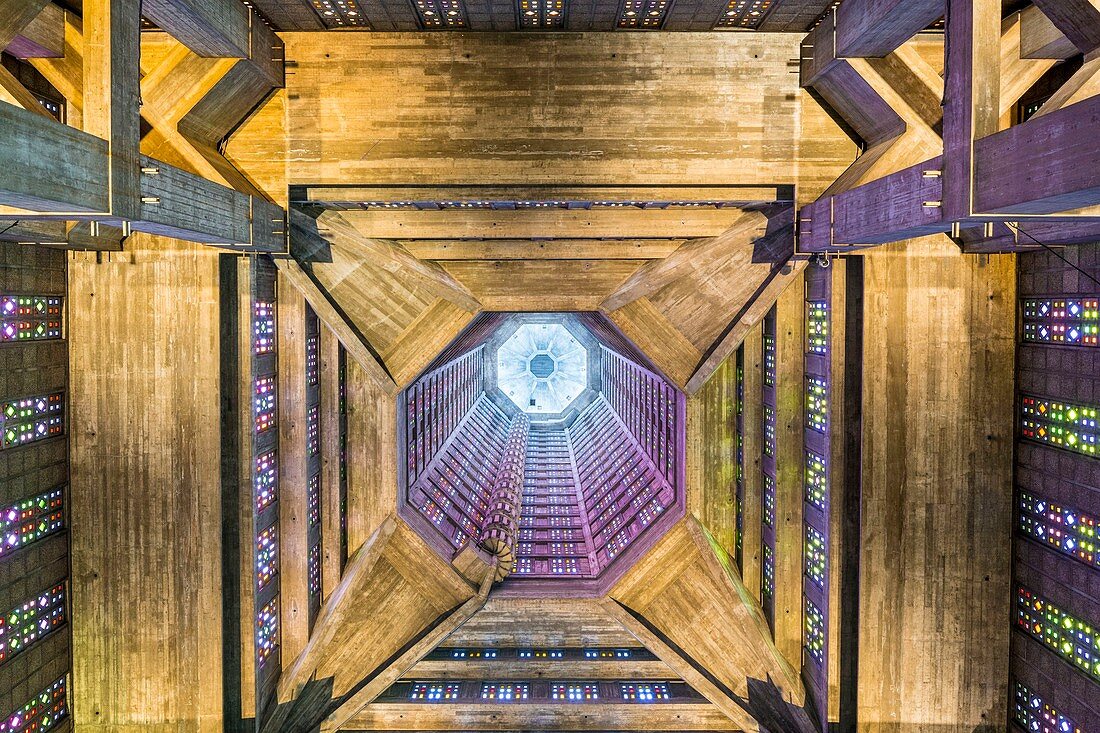 Frankreich, Seine Maritime, Le Havre, Stadtzentrum, UNESCO Weltkulturerbe, St. Josephs Kirche, entworfen von Auguste Perret Beton und eingeweiht 1957, Glockenturm