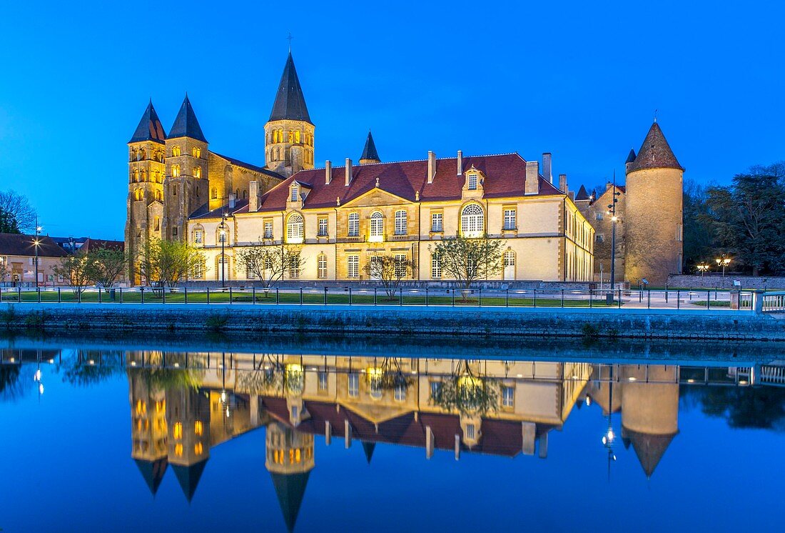 France, Saone et Loire, Paray le Monial, Basilique du Sacre Coeur (Sacred Heart Basilica) and convent buildings on Bourbince River banks