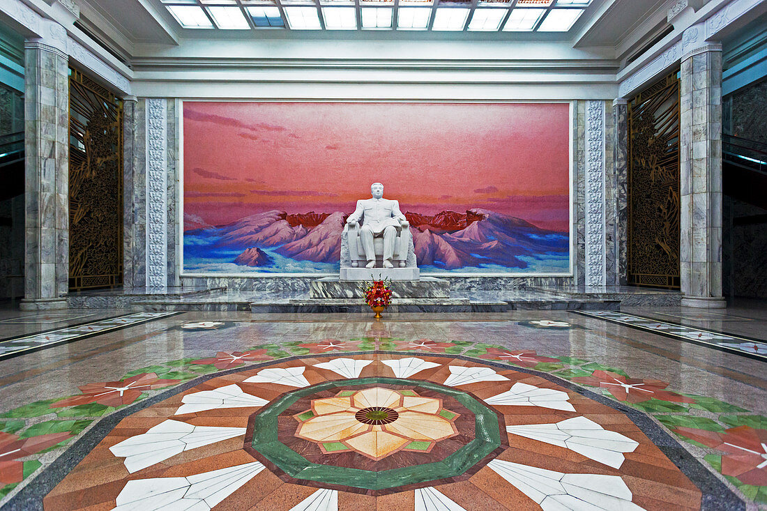 Statue von Kim Il Sung, Große Studienhalle des Volkes, Pjöngjang, Demokratische Volksrepublik Korea (DVRK), Nordkorea, Asien