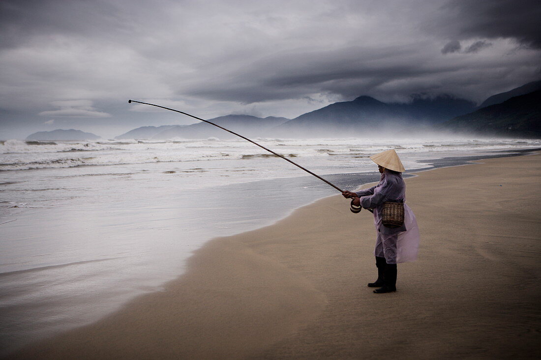 Beach fisherman, Vietnam, Indochina, Southeast Asia, Asia