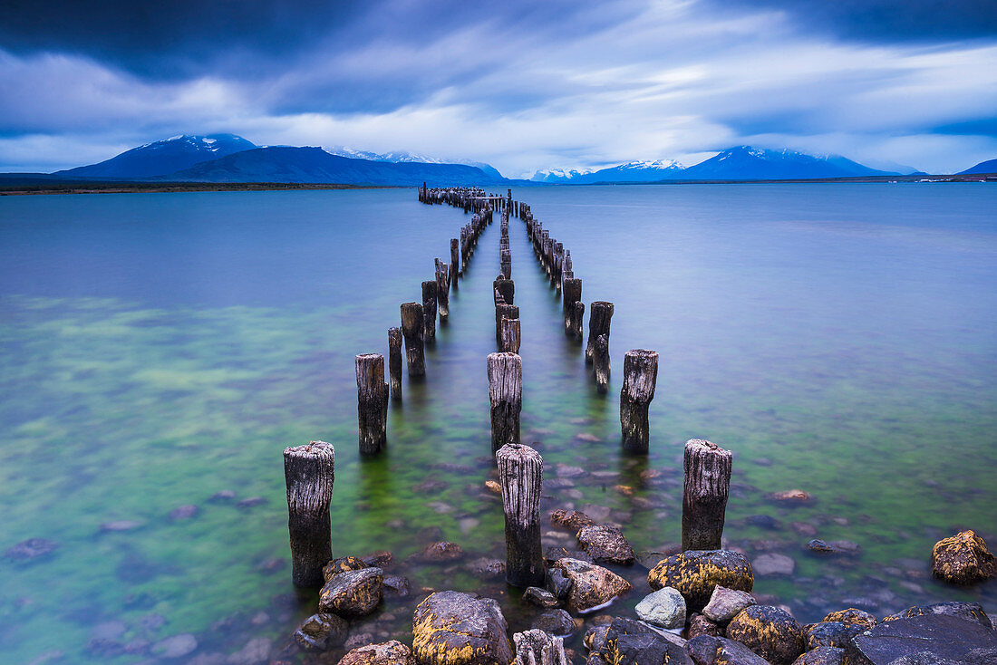 Alter Pier bei Puerto Natales, Provinz Ultima Esperanza, chilenisches Patagonien, Chile, Südamerika, Südamerika