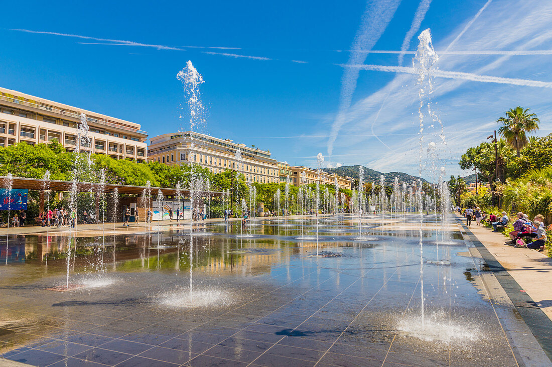 Brunnen an der Promenade du Paillon in Nizza, Alpes Maritimes, Côte d'Azur, Französische Riviera, Provence, Frankreich, Mittelmeer, Europa