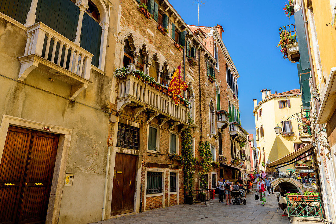 Gasse im Stadtteil San Polo, Venedig, Italien