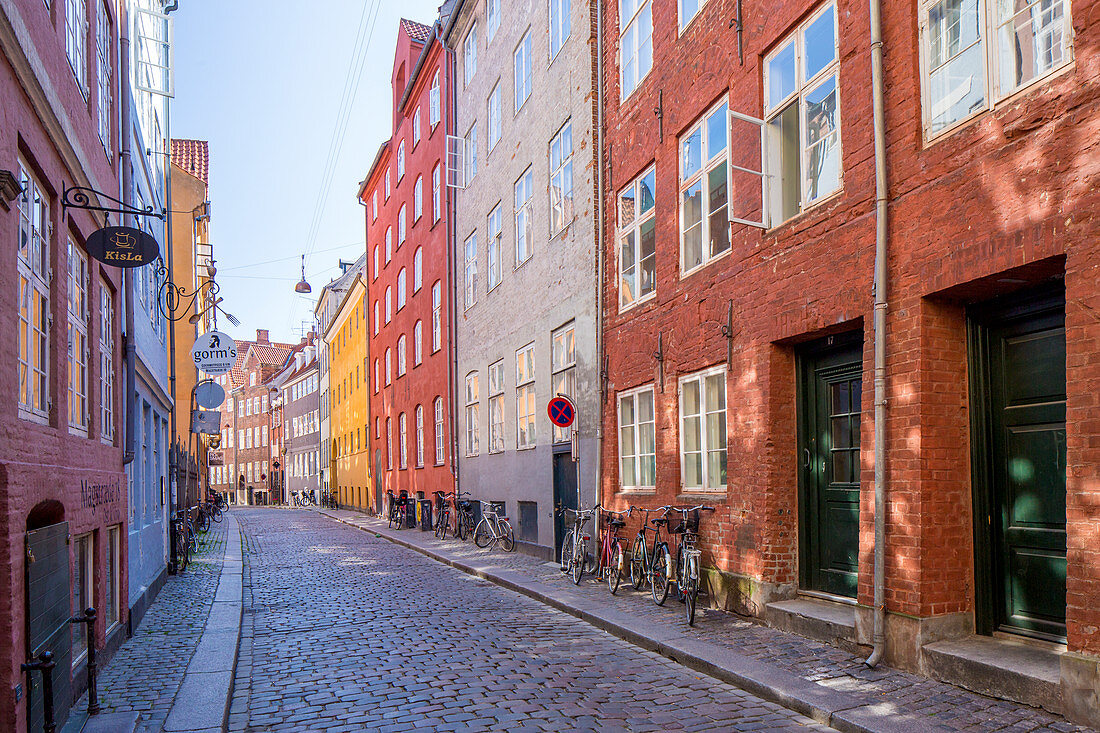 Straße im zentralen Teil von Kopenhagen, Seeland, Dänemark