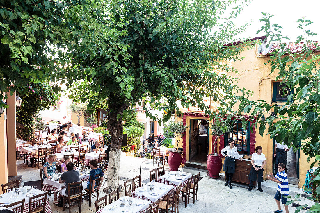 Straßenrestaurants in Athen, Griechenland