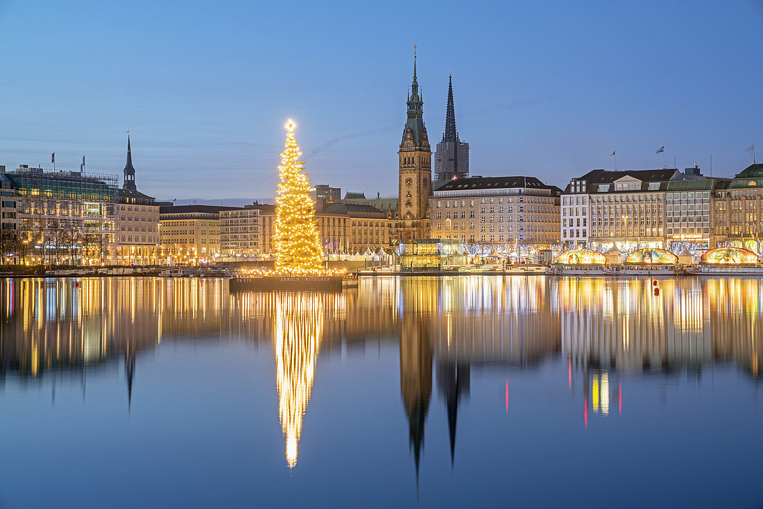 Christmas tree on the Inner Alster behind the Christmas market on the Jungfernstieg, old town, Free Hanseatic City of Hamburg, Northern Germany, Germany, Europe