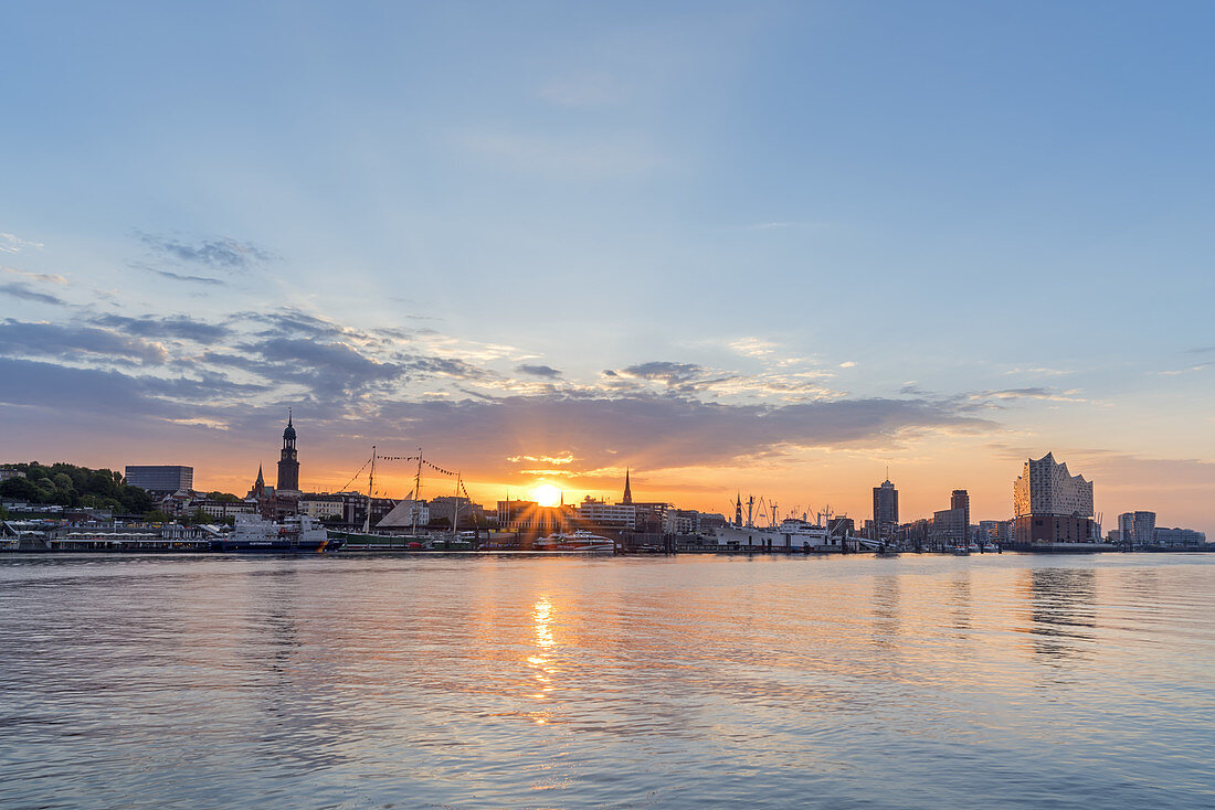 Sunrise over Altona and Hafencity with Elbphilharmonie, Free Hanseatic City of Hamburg, Northern Germany, Germany, Europe